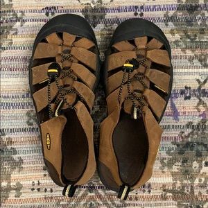 New Women’s Keens ☀️